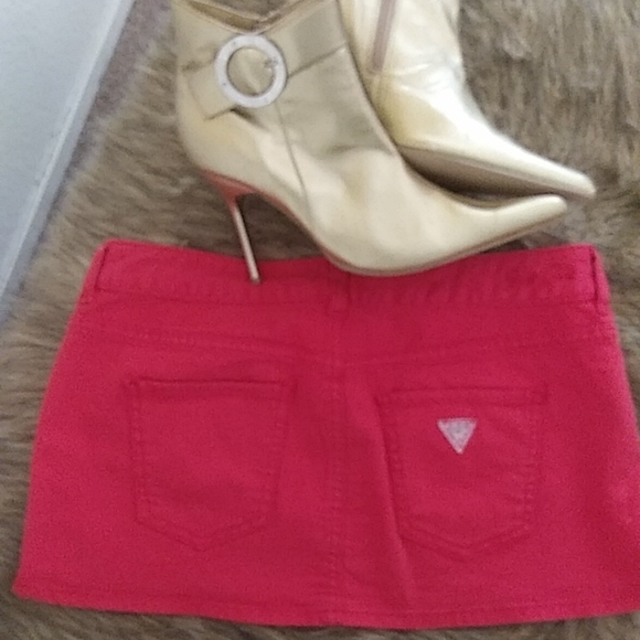 "GUESS" Red Mini Jean Skirt. 90's/Y2K design. Size 28. Gorgeous gem - Picture 4 of 5